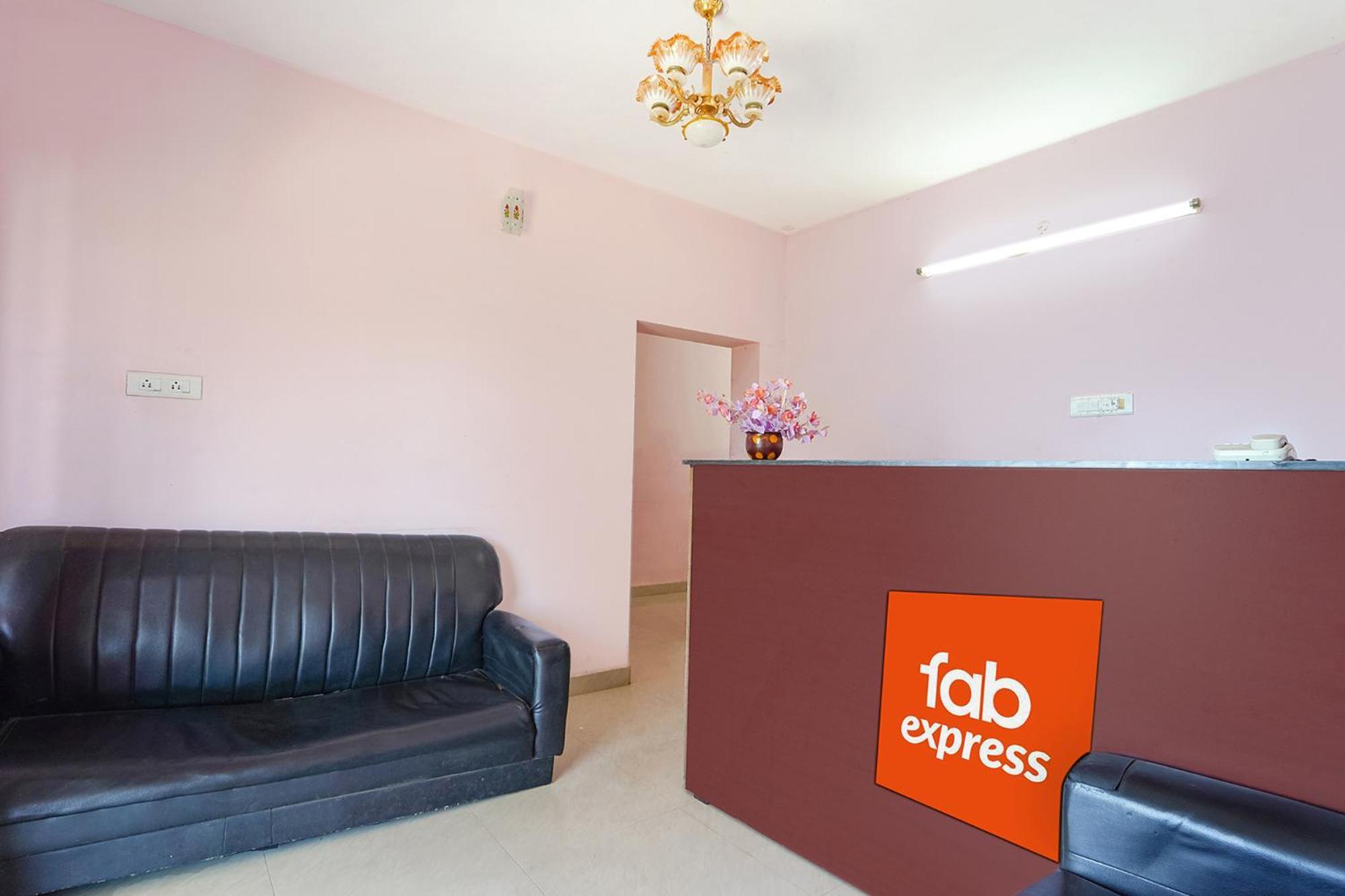 فندق Fabexpress Corner Stone كوديكانال المظهر الخارجي الصورة